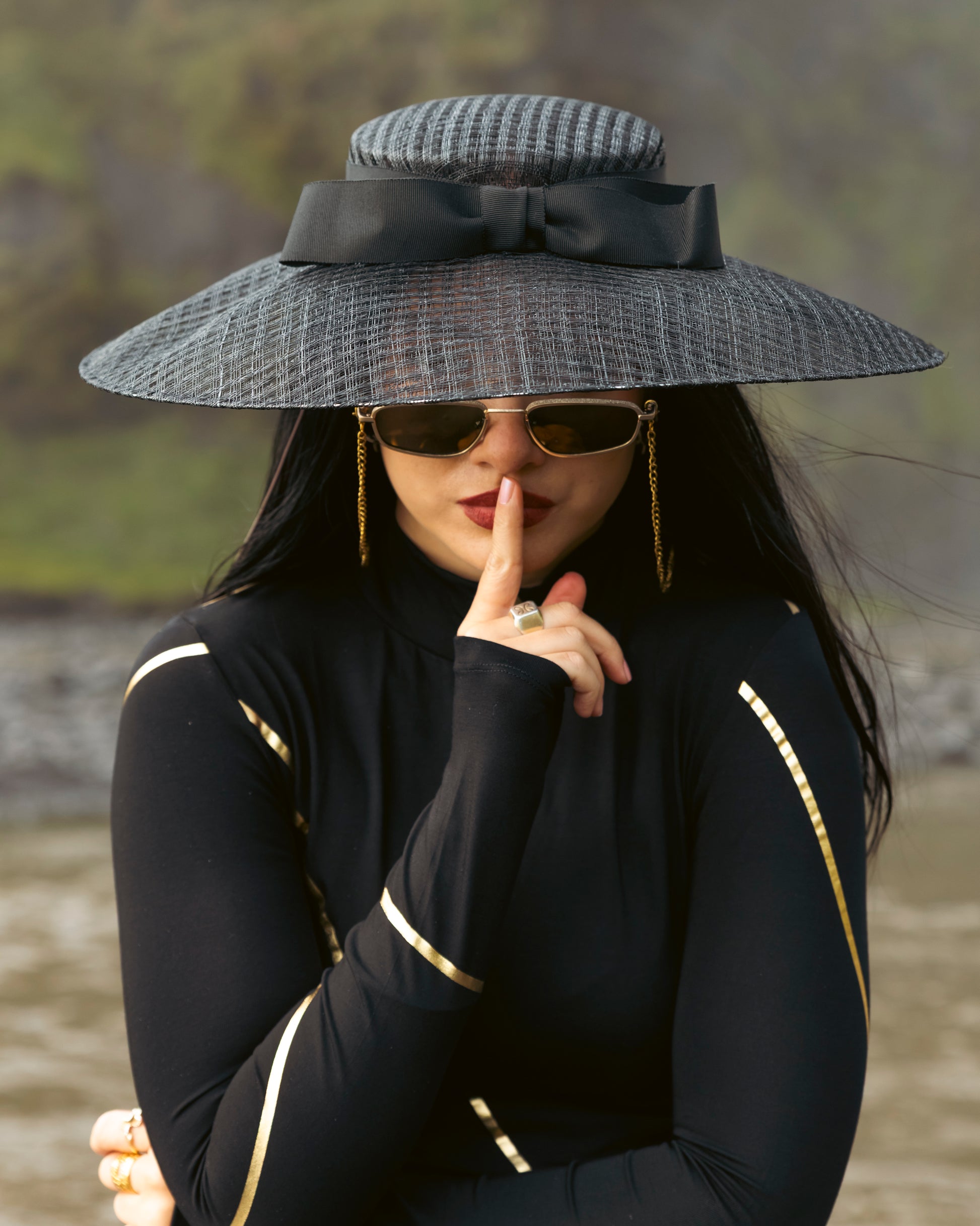 Geometric Mock Neck Kintsugi Black